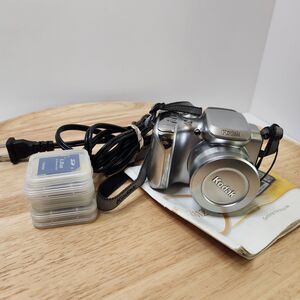 Kodak Easy Share digital camera Z612 battery charger memory cards